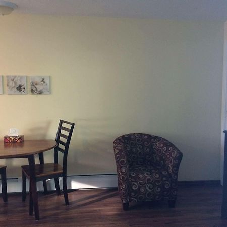Pinedale Inn Gravenhurst Bagian luar foto