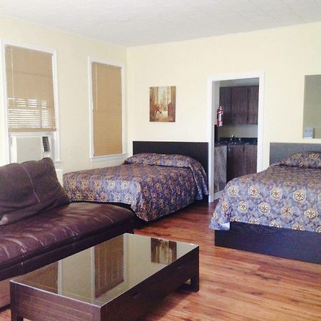 Pinedale Inn Gravenhurst Bagian luar foto