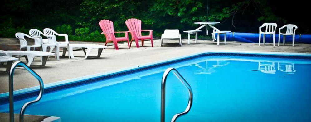 Pinedale Inn Gravenhurst Bagian luar foto